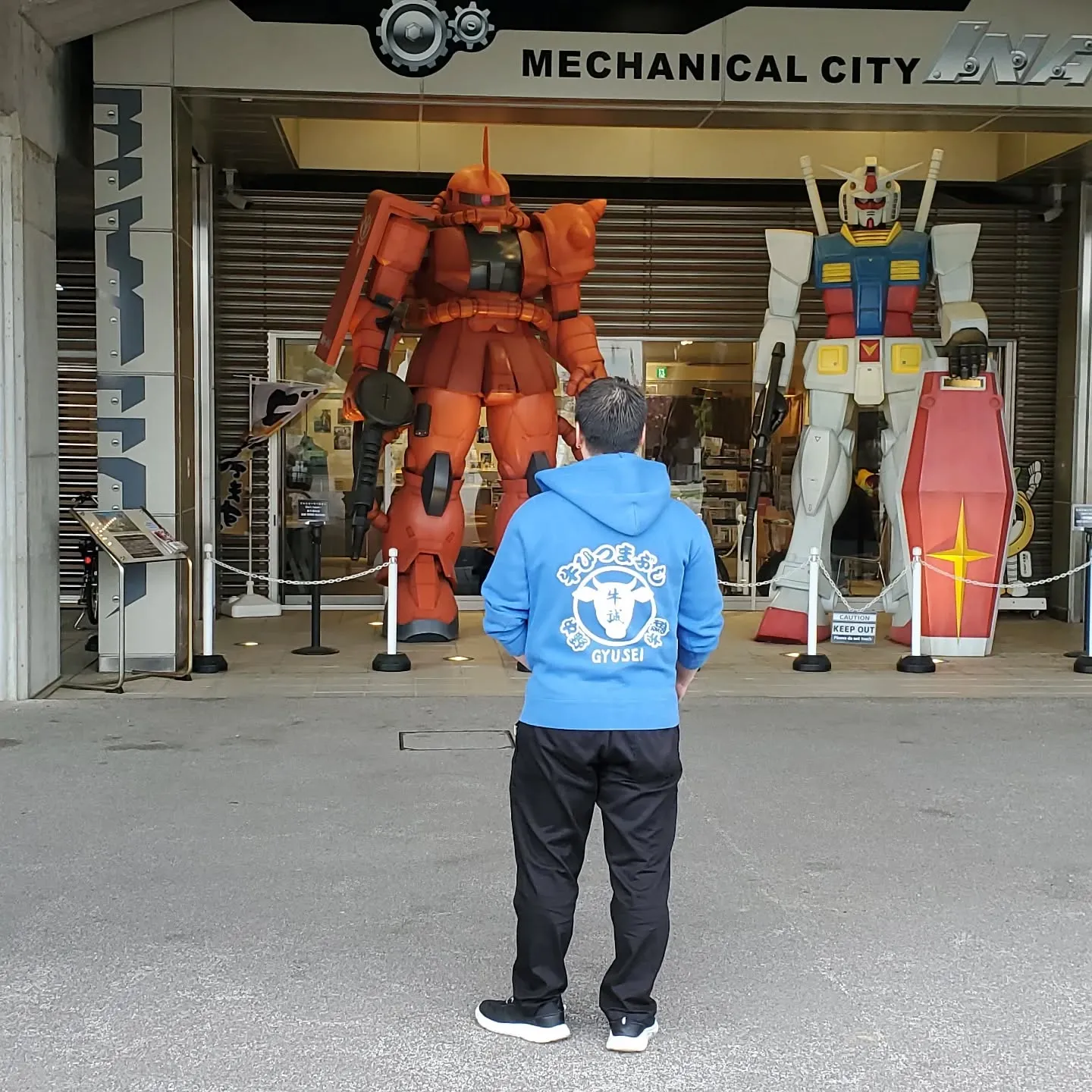 先日、牛誠のチラシを置かせてもらっている稲城長沼駅のペアテラ...